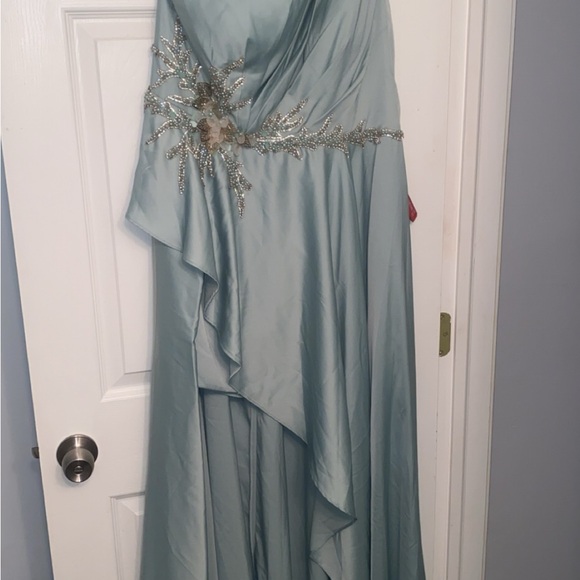 Mac Duggal Sage Gown - Picture 8 of 9